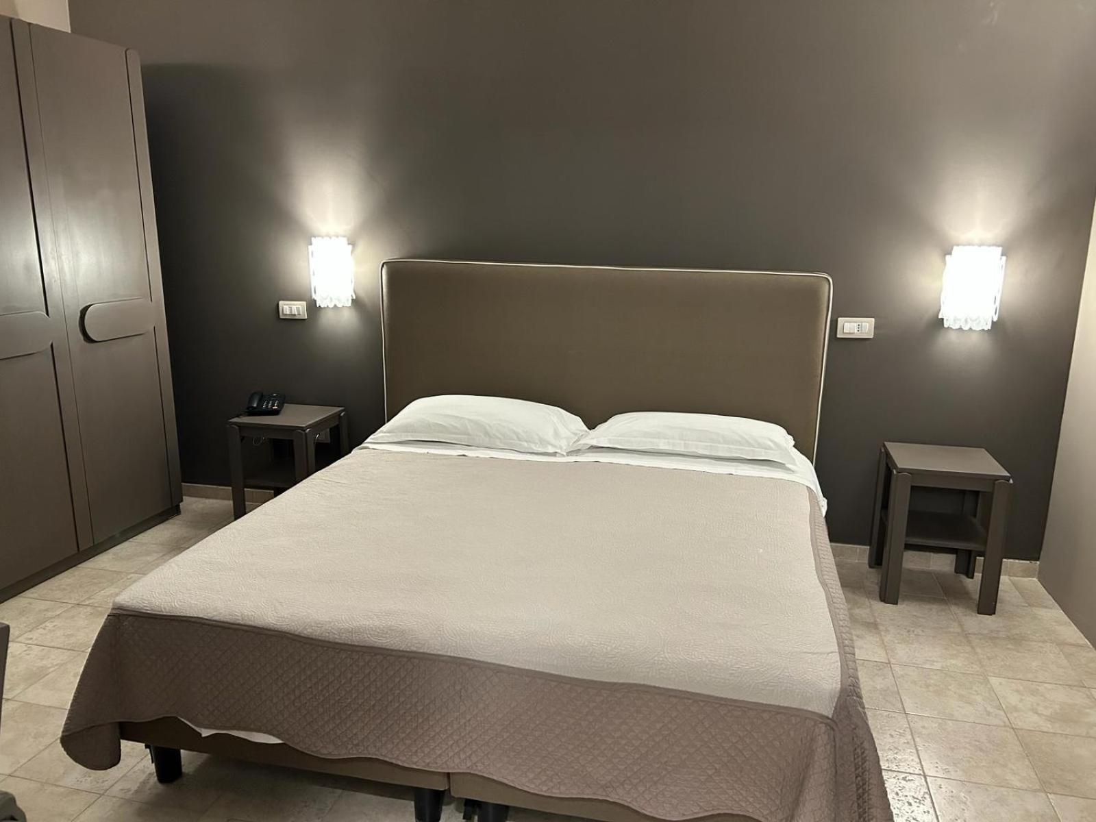 Hotel Saint Joseph à Salernes Extérieur photo