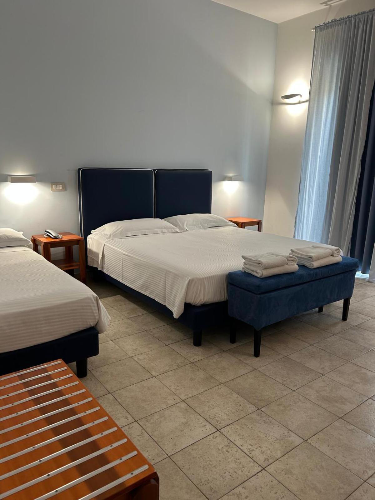 Hotel Saint Joseph à Salernes Extérieur photo
